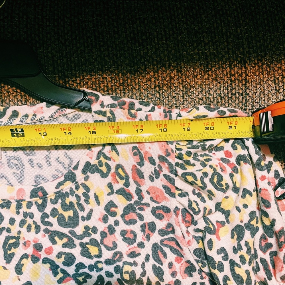CY Fashion Leopard Print Top With Puffy Sleeves Yellow Pink White Black Large - Picture 6 of 7